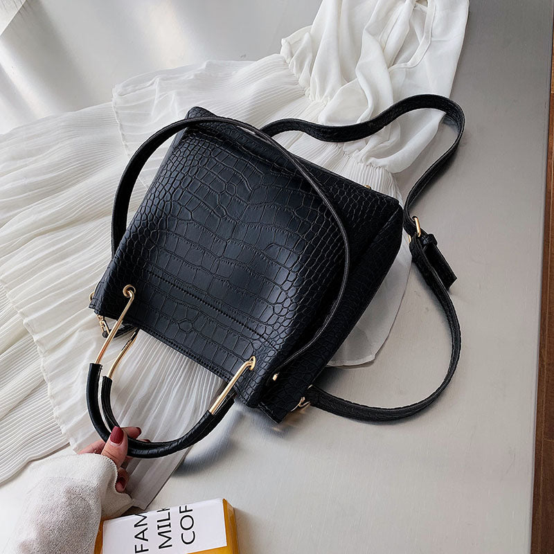 Rares תיק צד דמוי עור בטקסטורה