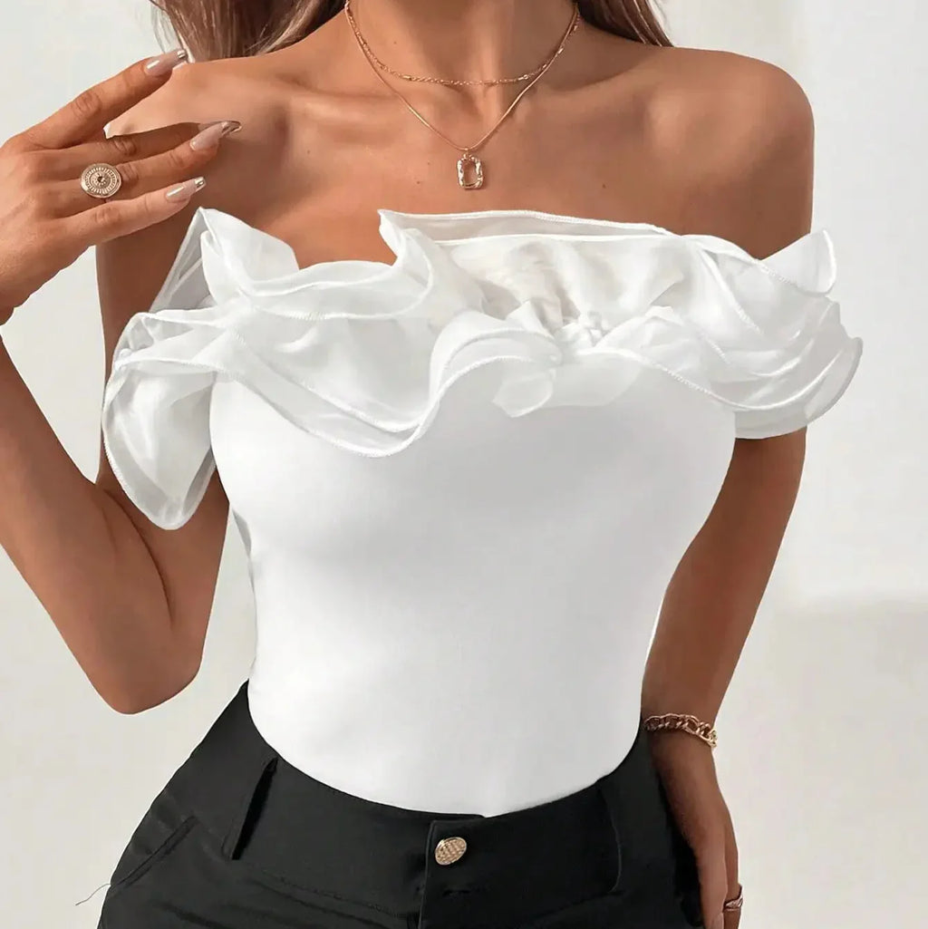 Faith טופ סטרפלס לבן עם שכבות בד מעוצבות