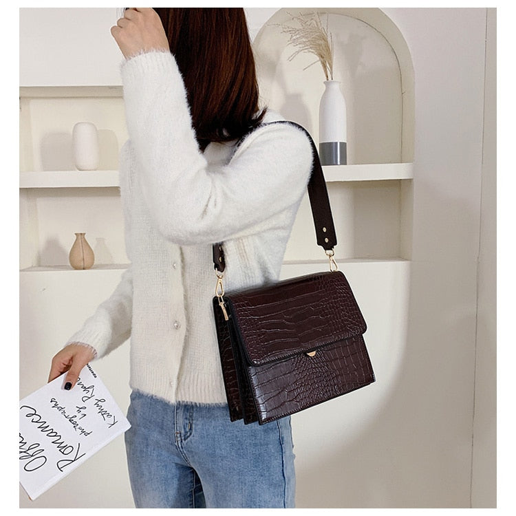 Adriel תיק צד דמוי עור מנוחש